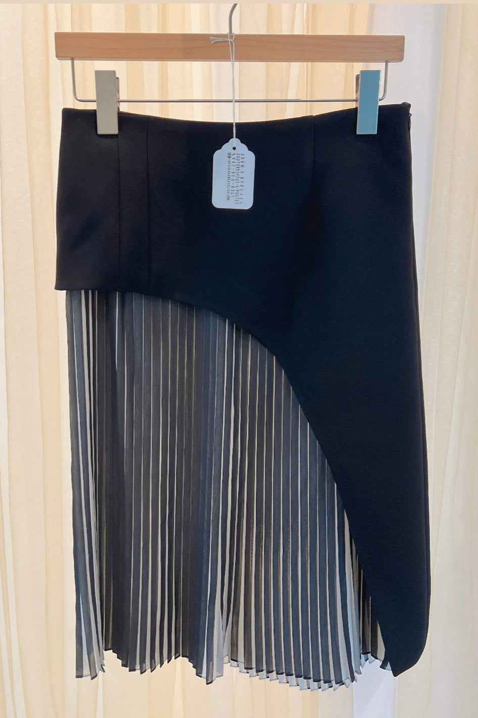 Noir Élan Pleated Skirt
