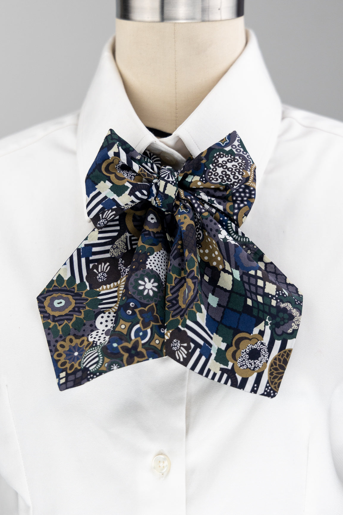 Worlds Collide Cravat