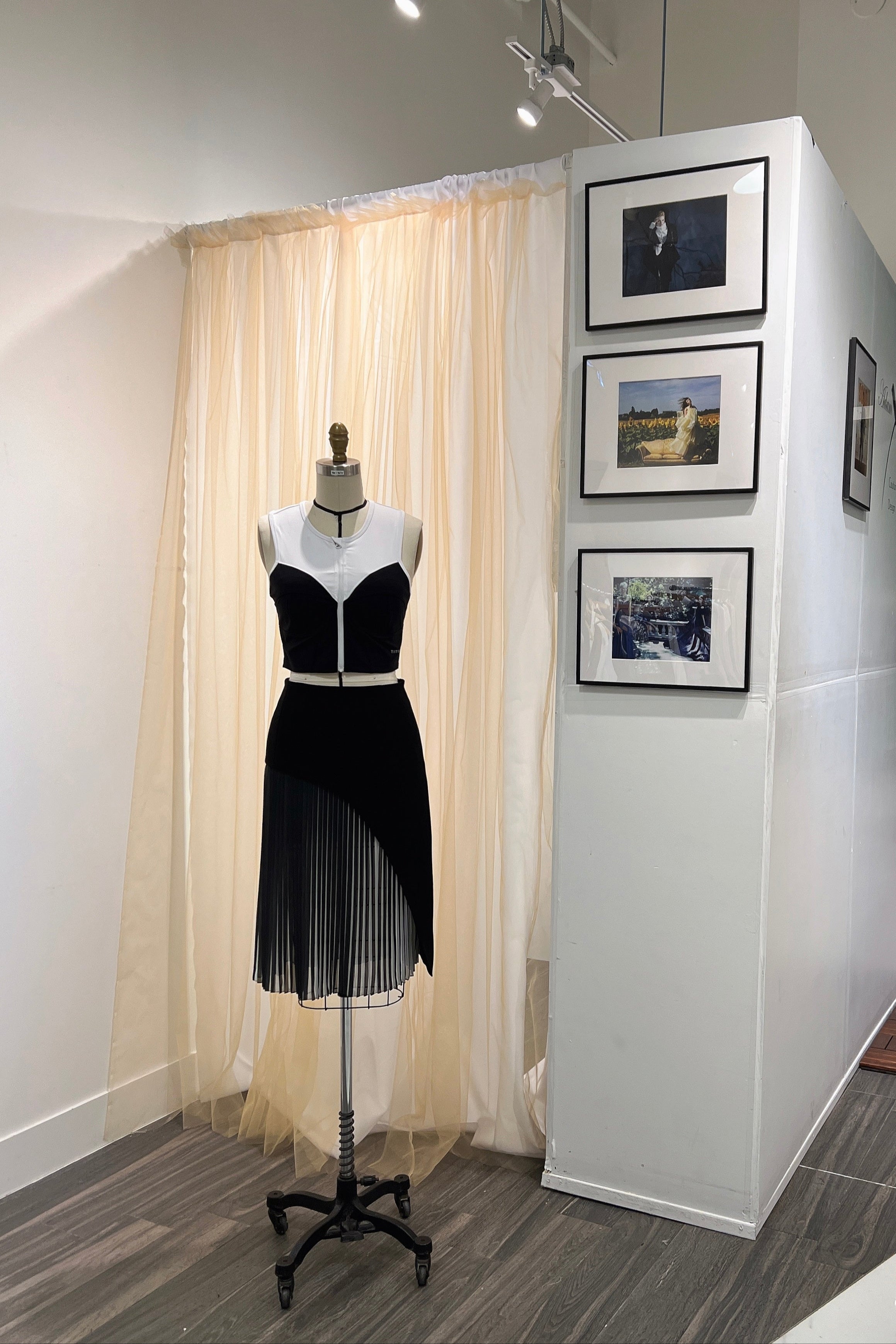 Noir Élan Pleated Skirt